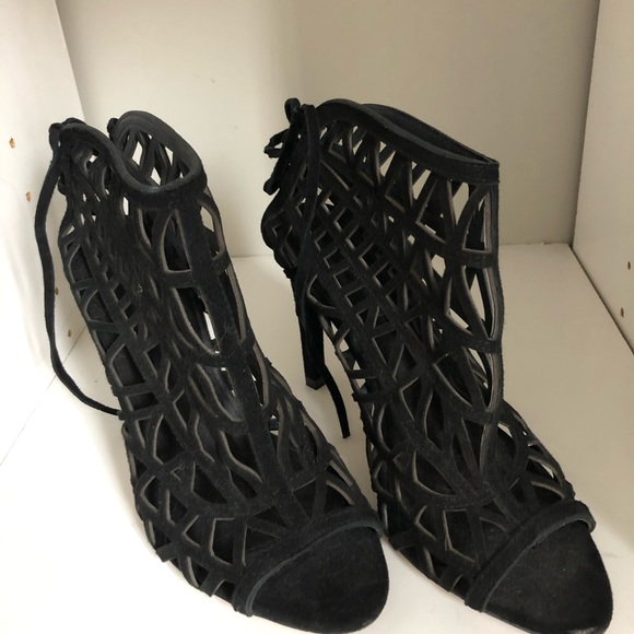 ⭐️2 for $40 Zara Basic laser cut bootie - Picture 3 of 7